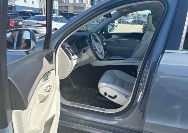 Used 2023 Volvo XC90 B6 Plus w/ Protection Package AWD/4WD image 4