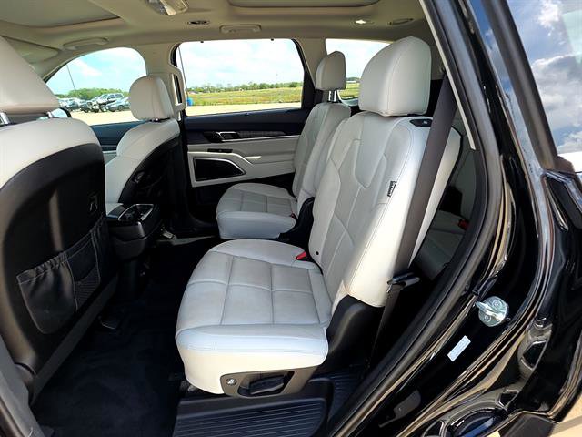 Used 2024 Kia Telluride SX w/ Towing Package image 17
