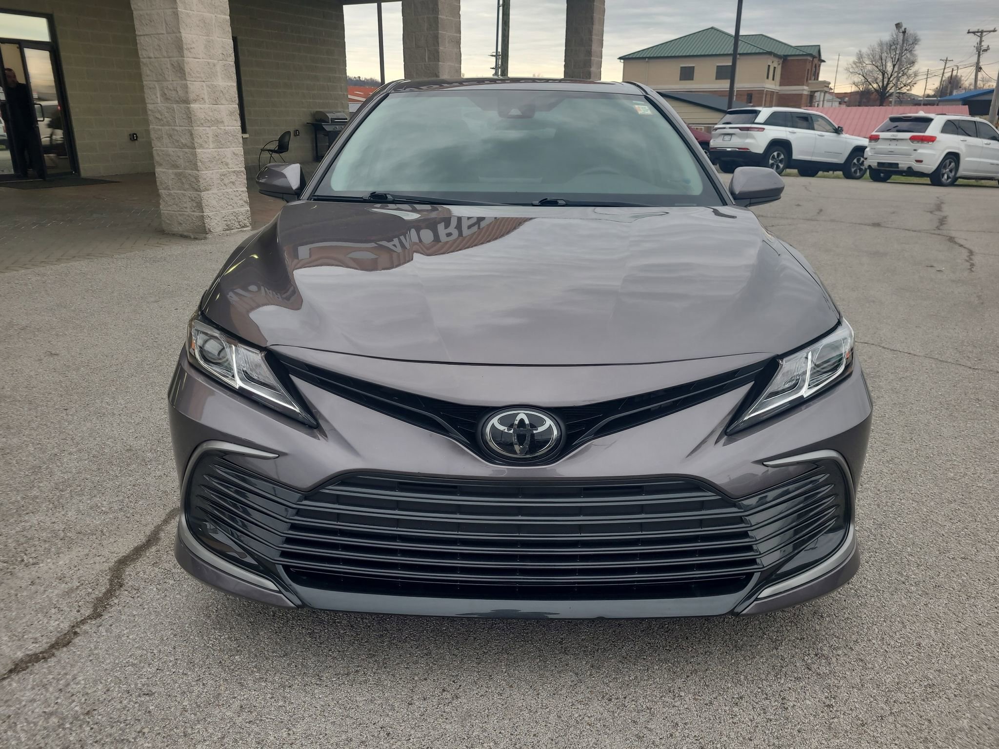 Used 2022 Toyota Camry LE image 8