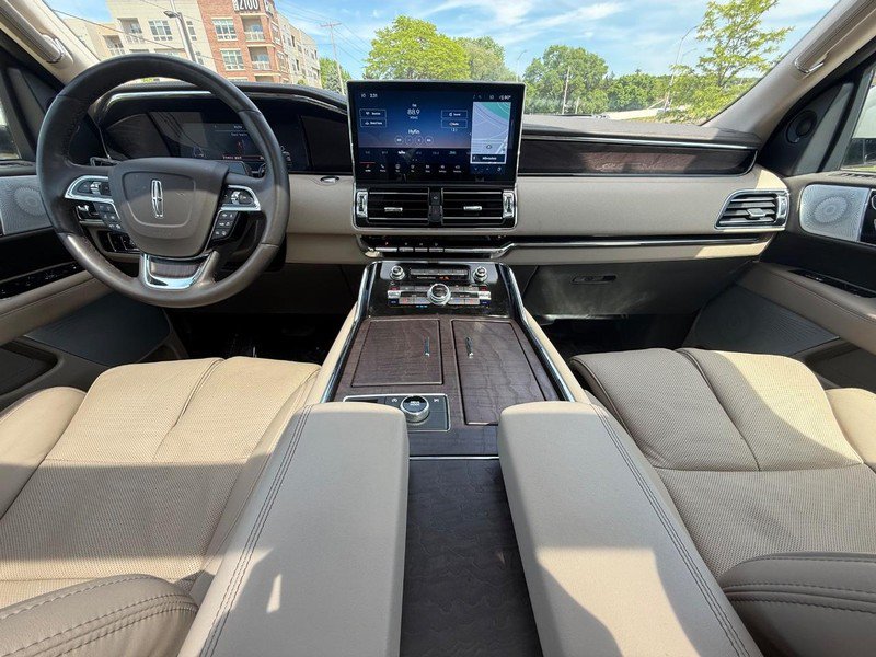 Certified 2024 Lincoln Navigator Reserve AWD/4WD image 17