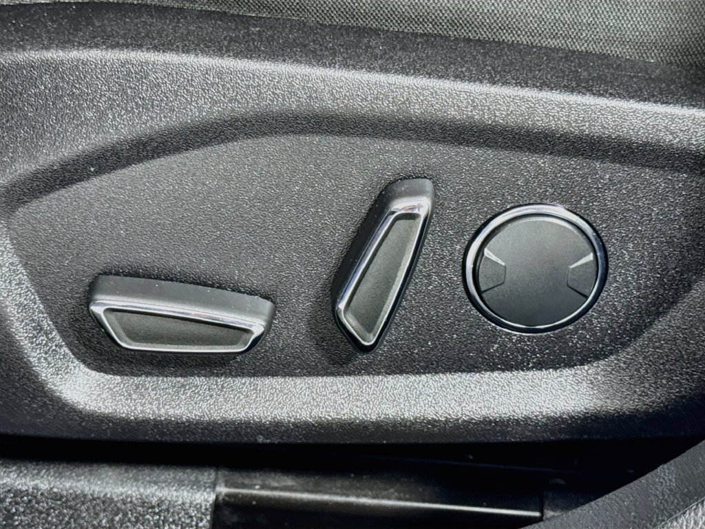 Used 2017 Ford Fusion SE FWD image 16
