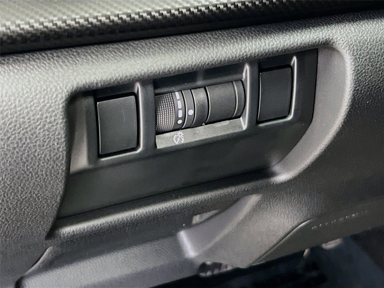 Certified 2025 Subaru Crosstrek 2.0i Premium image 18