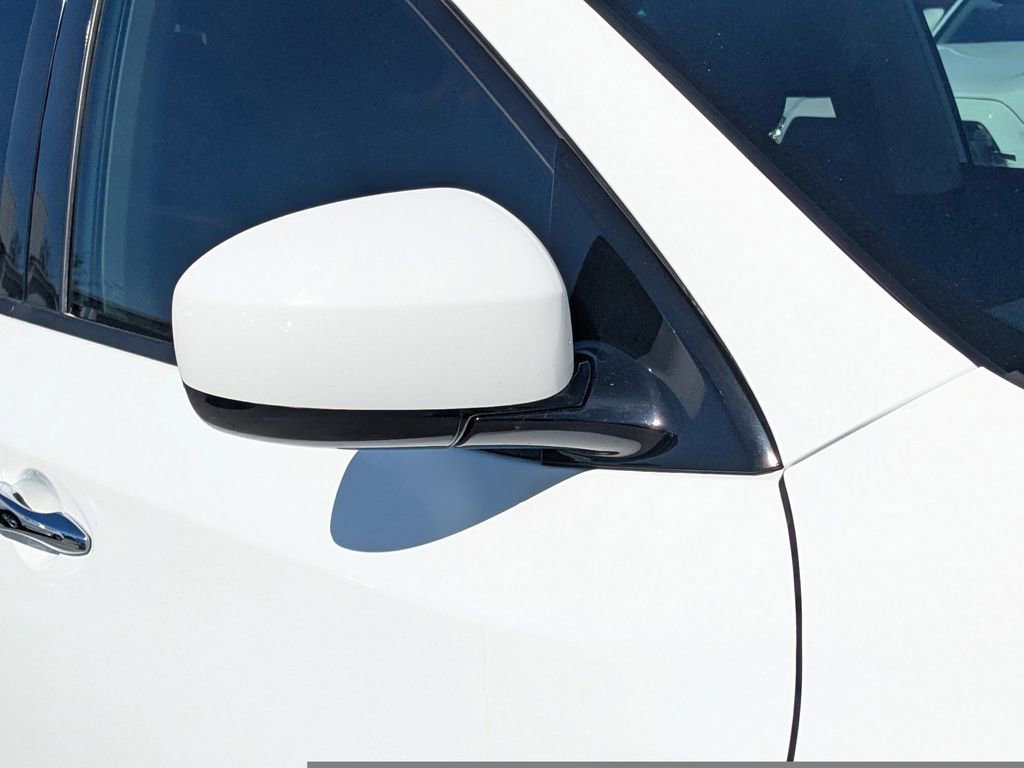 Used 2016 Nissan Pathfinder SV image 9