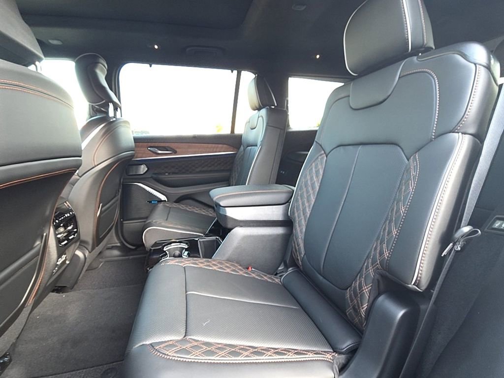 New 2025 Jeep Grand Cherokee L Summit image 10