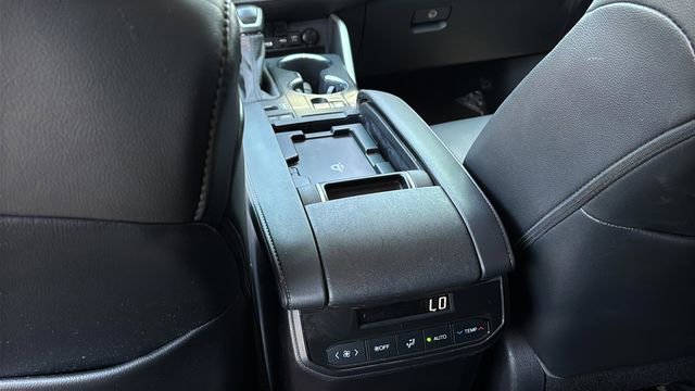 Used 2020 Toyota Highlander XLE AWD/4WD image 21