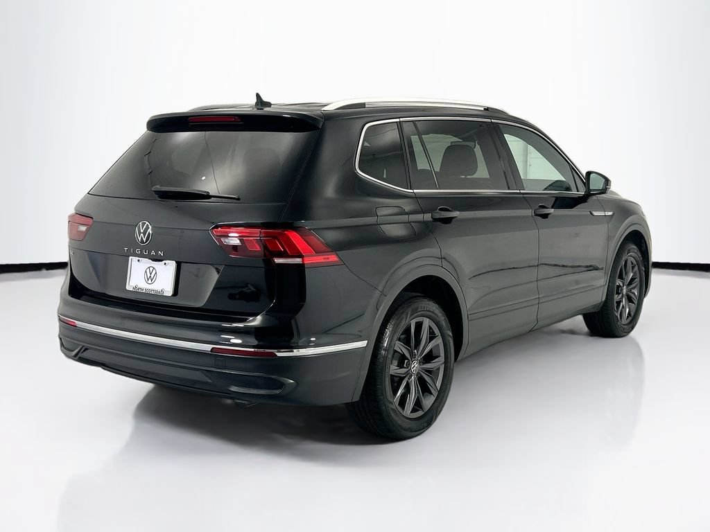 Used 2023 Volkswagen Tiguan SE w/ Panoramic Sunroof Package FWD image 5