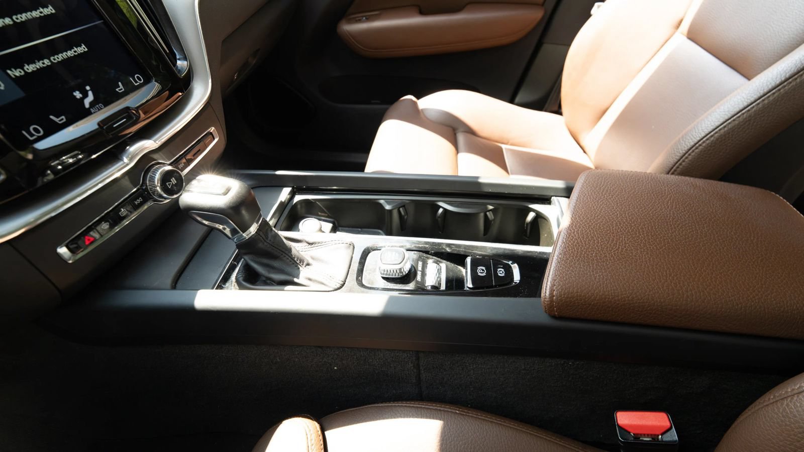 Used 2019 Volvo XC60 T5 Momentum w/ Multimedia Package AWD/4WD image 41
