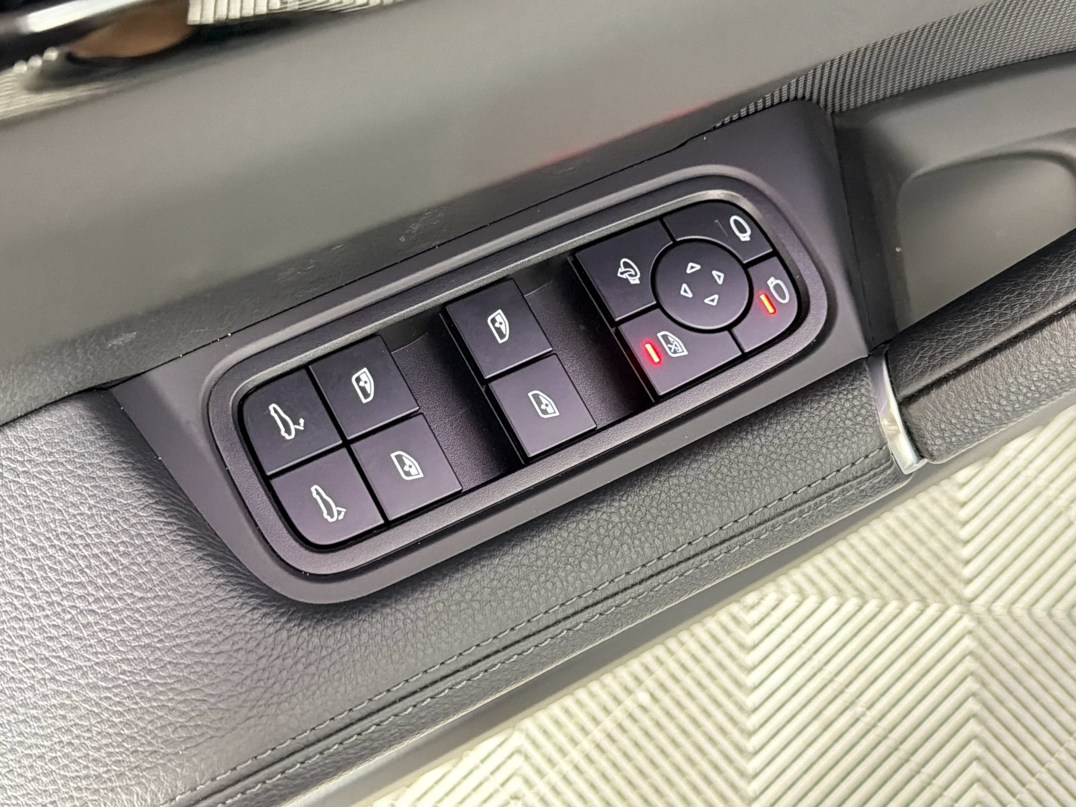 Certified 2023 Porsche Cayenne Coupe AWD/4WD image 13