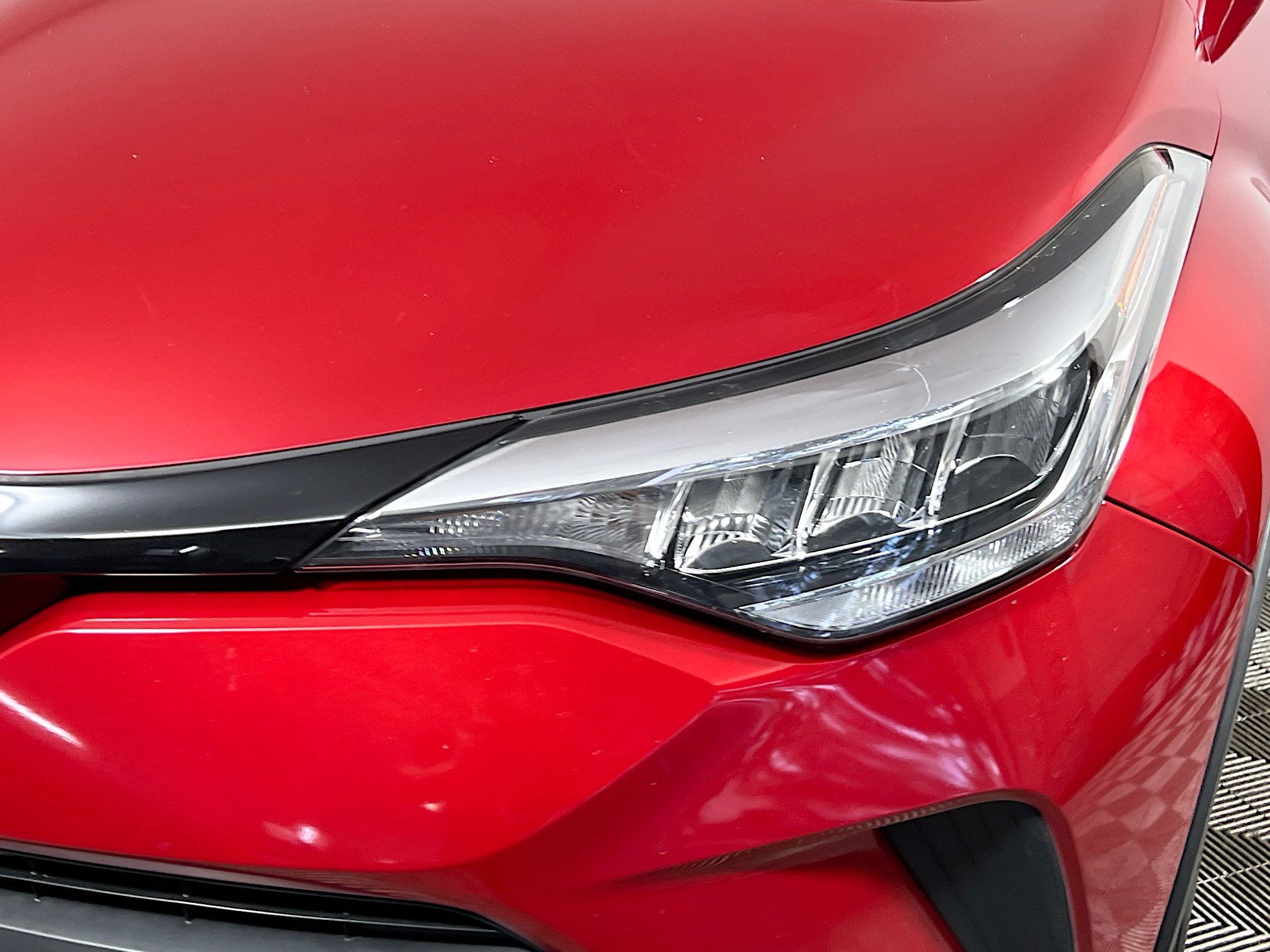 Used 2020 Toyota C-HR XLE image 12