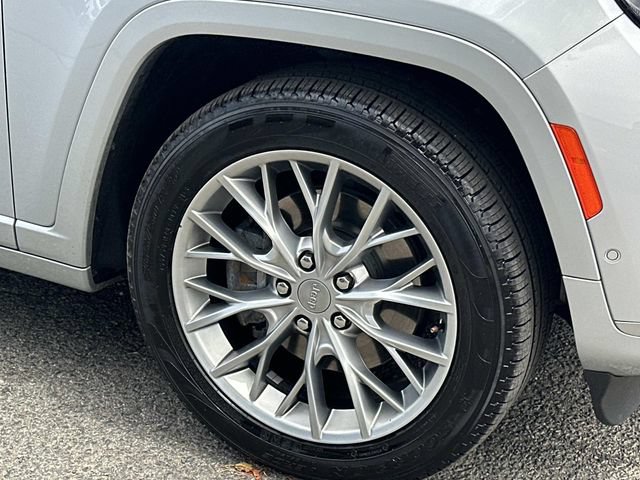 Used 2024 Jeep Grand Cherokee L Summit AWD/4WD image 8