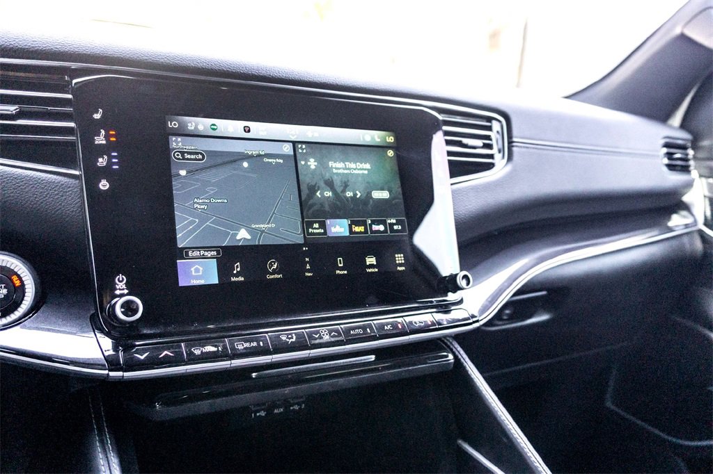 Used 2023 Jeep Wagoneer 4WD image 23