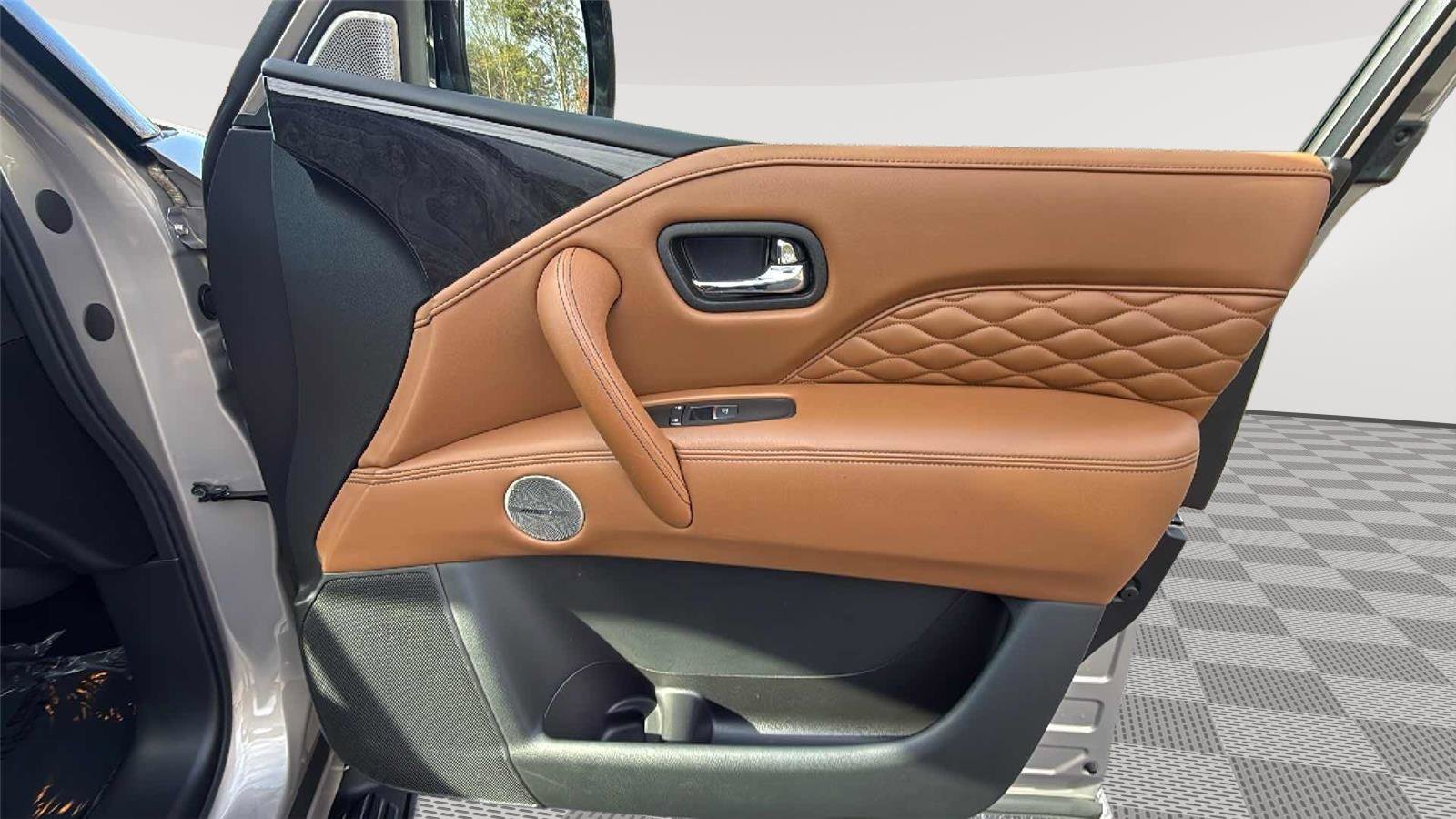 Used 2024 INFINITI QX80 Sensory w/ Cargo Package image 25