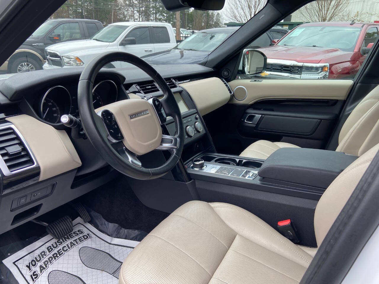 Used 2019 Land Rover Discovery SE AWD/4WD image 10