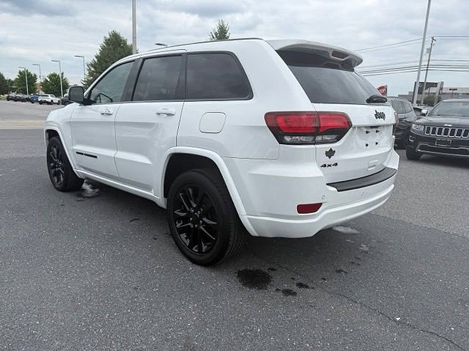 Used 2021 Jeep Grand Cherokee Laredo X AWD/4WD image 10
