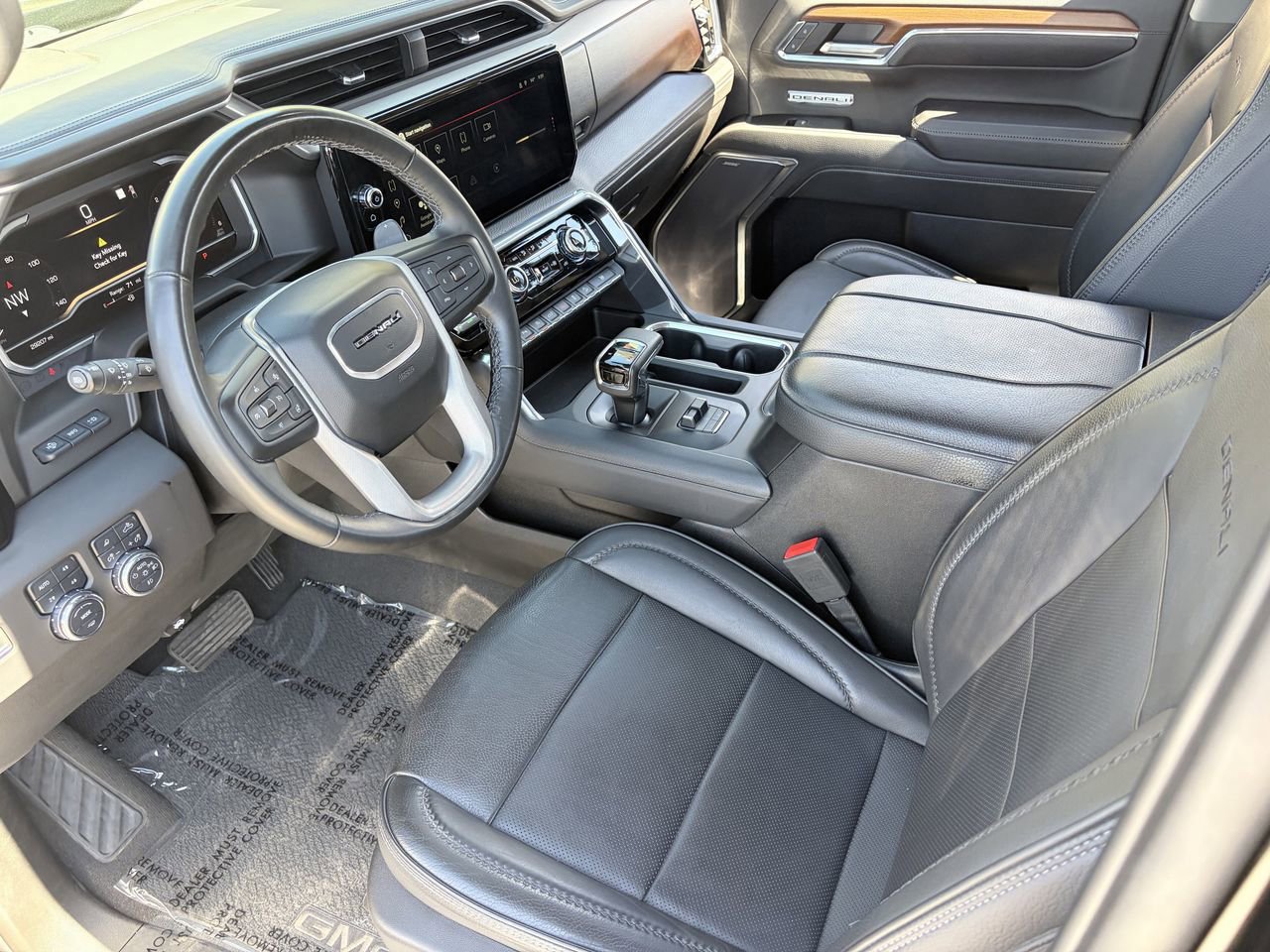 Used 2023 GMC Sierra 1500 Denali w/ Technology Package AWD/4WD image 18