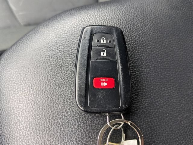 Used 2025 Toyota RAV4 XLE AWD/4WD image 29