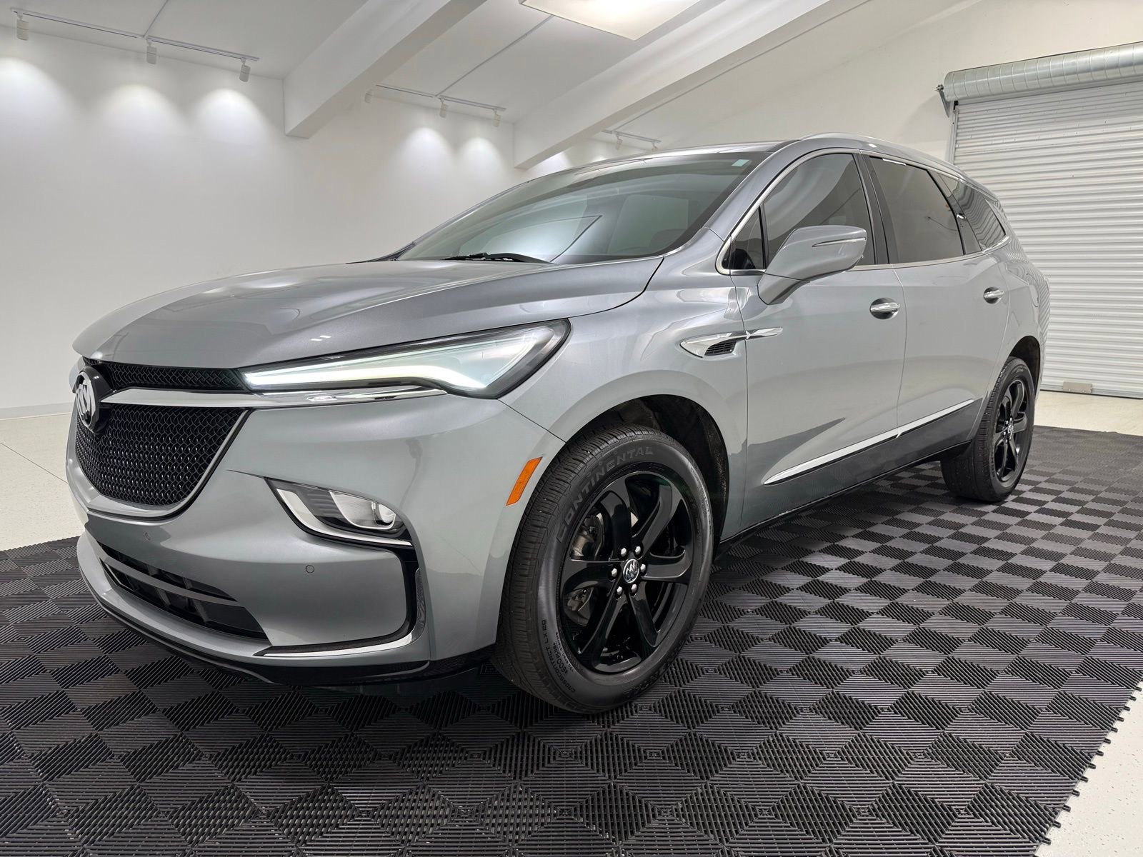 Used 2023 Buick Enclave Essence w/ Sport Touring Edition FWD image 3