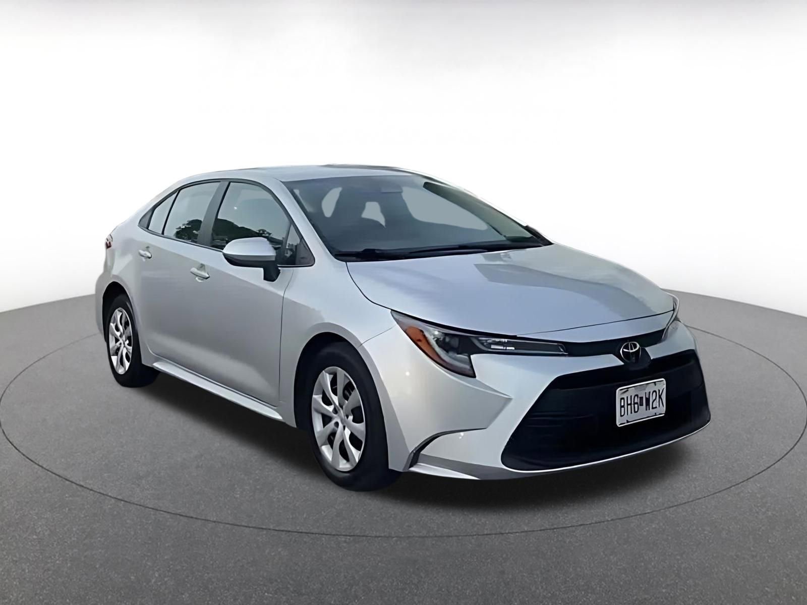 Used 2025 Toyota Corolla LE image 3