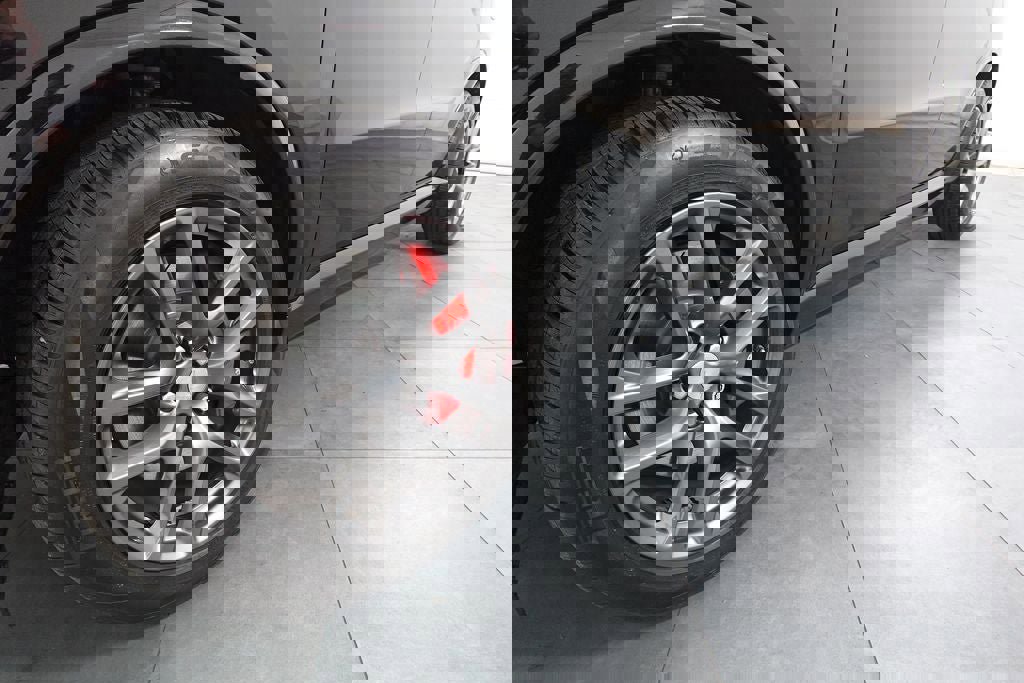 Used 2020 Dodge Durango SRT image 32