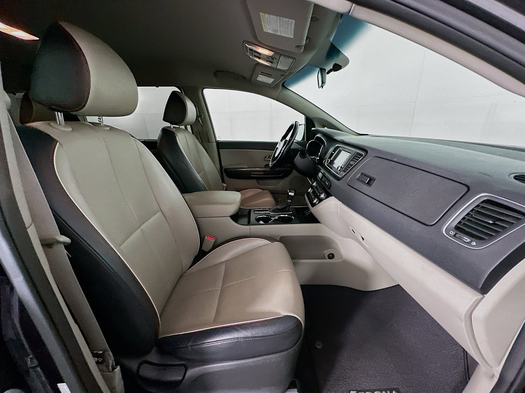 Used 2019 Kia Sedona EX image 31