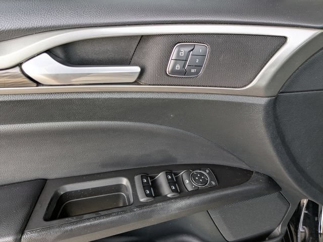Used 2017 Ford Fusion SE w/ Fusion SE Technology Package FWD image 21