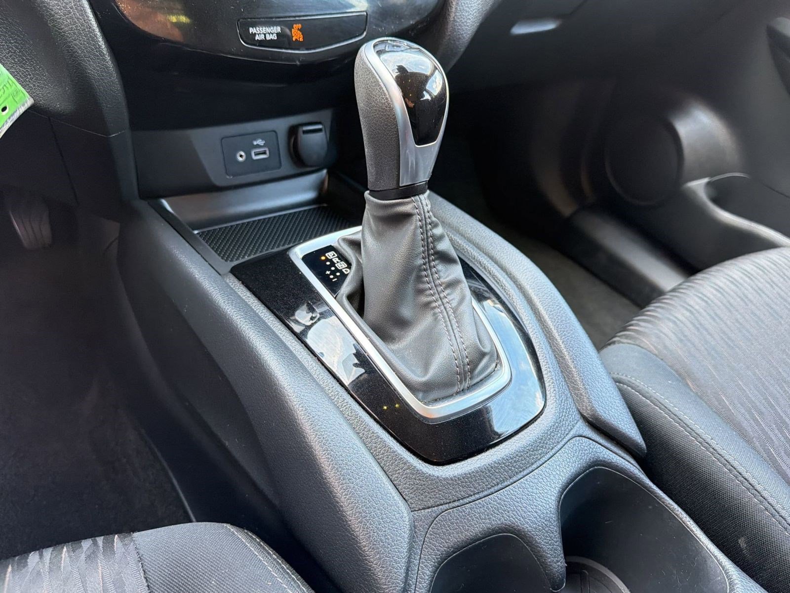 Used 2020 Nissan Rogue S FWD image 17