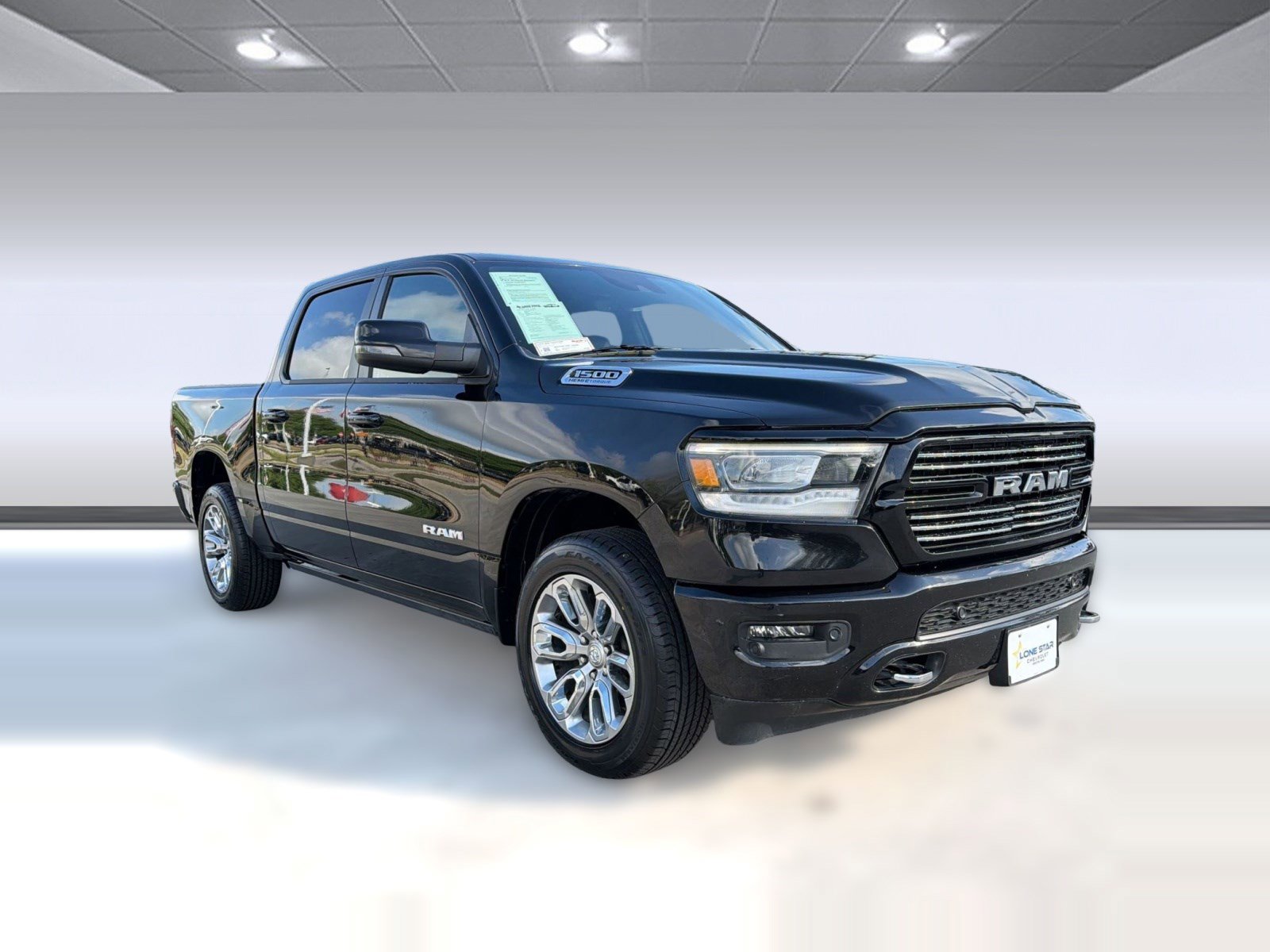 Used 2024 RAM 1500 Laramie AWD/4WD image 6