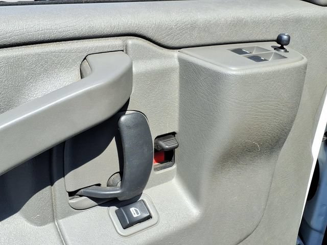 Used 2023 Chevrolet Express 3500 w/ Driver Convenience Package RWD image 17