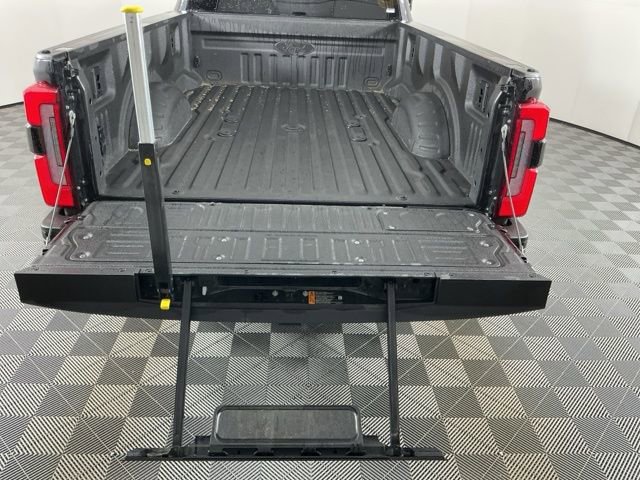 Certified 2025 Ford F450 Platinum w/ FX4 Off-Road Package image 8
