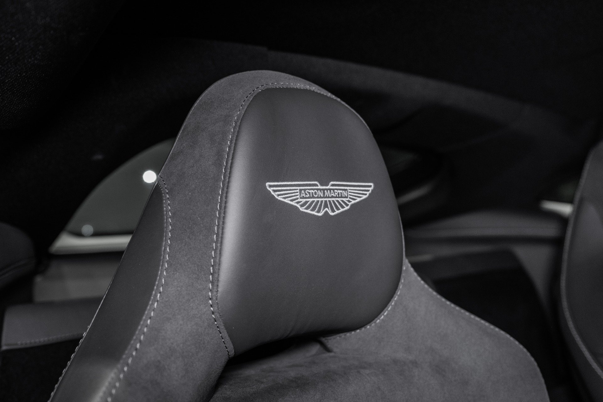 Used 2025 Aston Martin V8 Vantage Coupe RWD image 6
