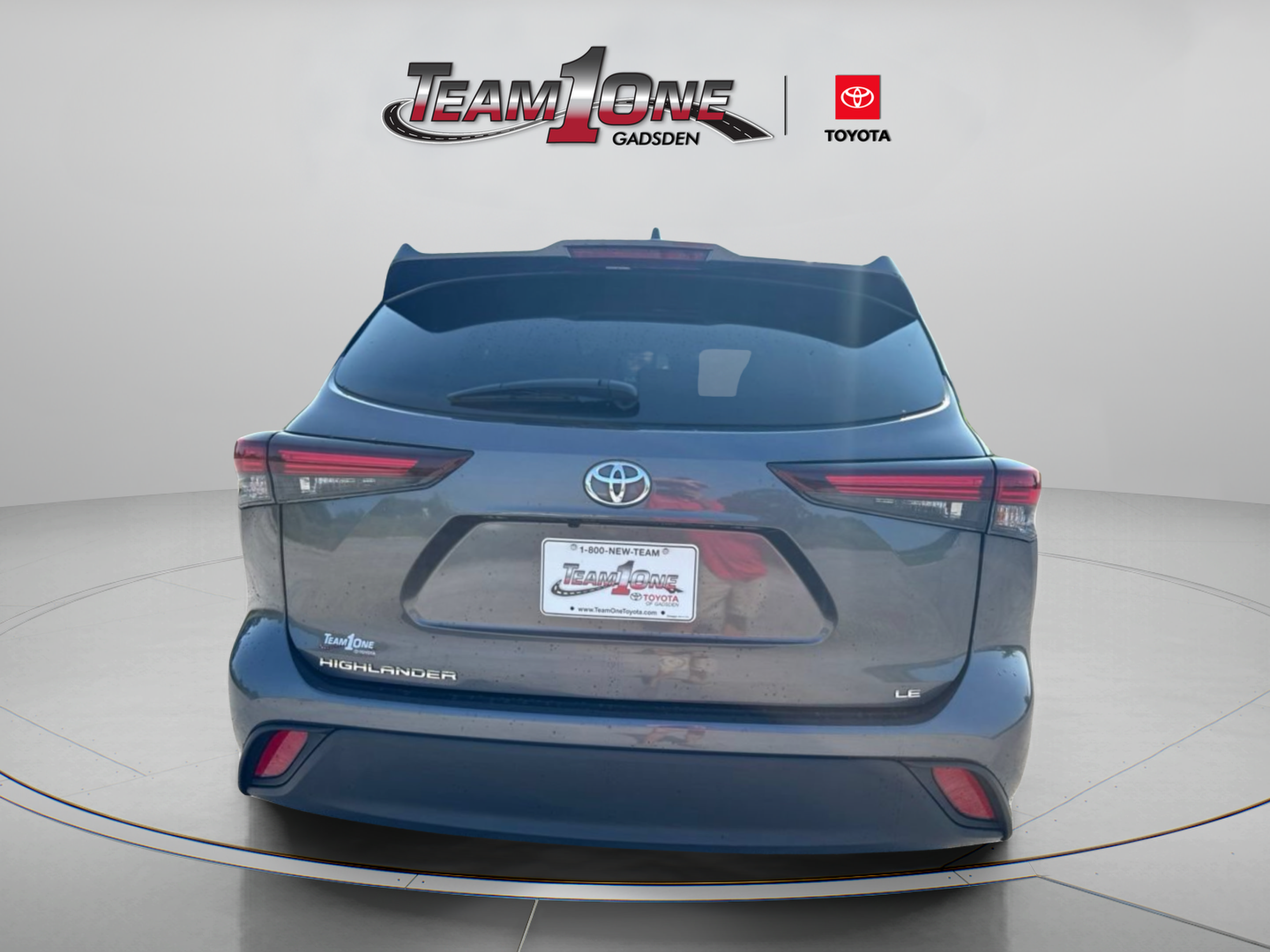 Used 2025 Toyota Highlander LE FWD image 7