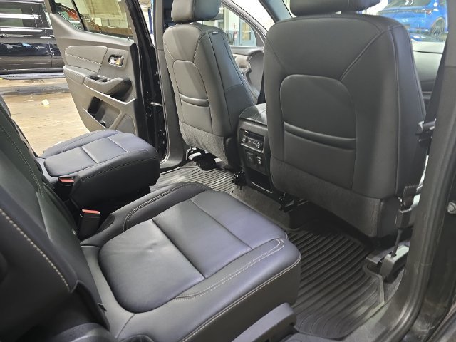 Used 2023 Chevrolet Traverse LT w/ LT Premium Package AWD/4WD image 15