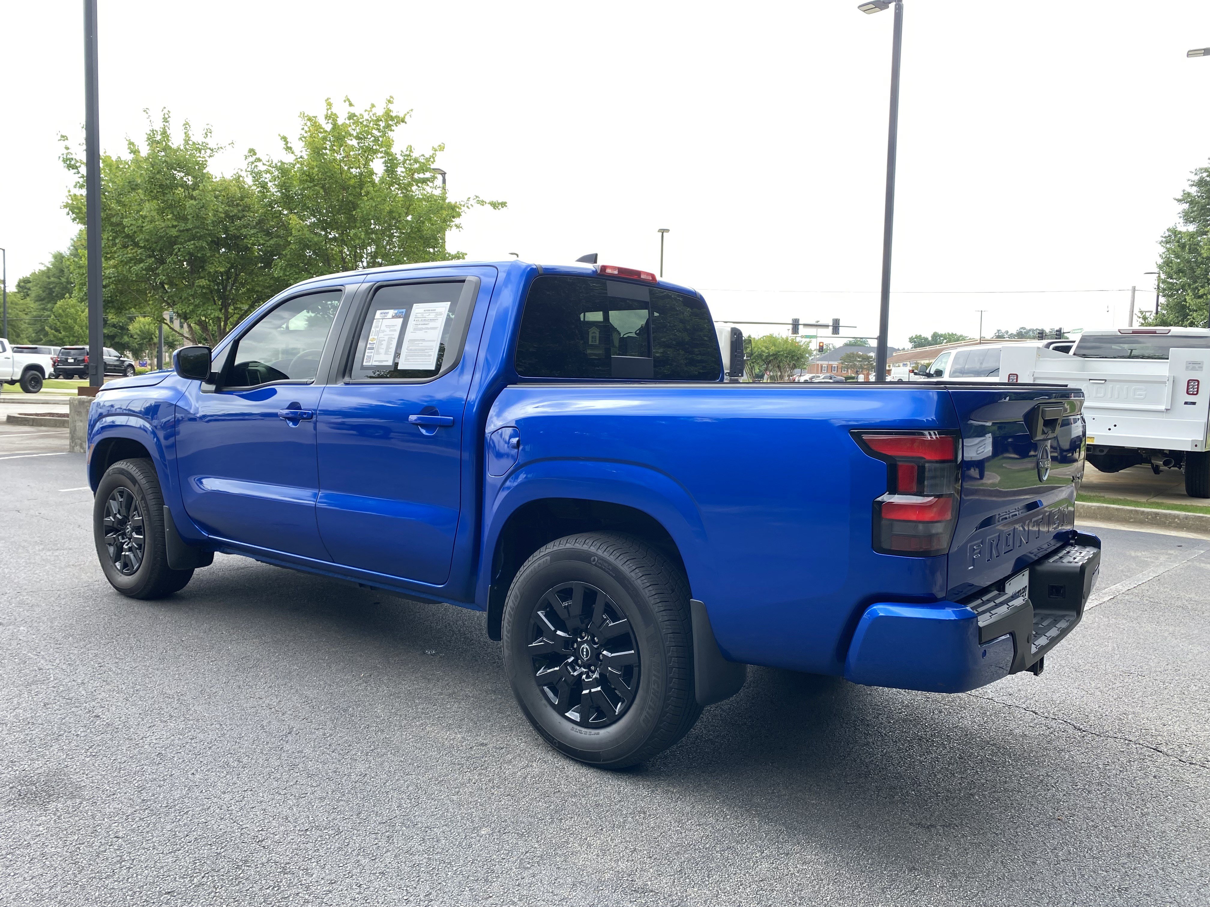 Used 2024 Nissan Frontier SL w/ Technology Package AWD/4WD image 7