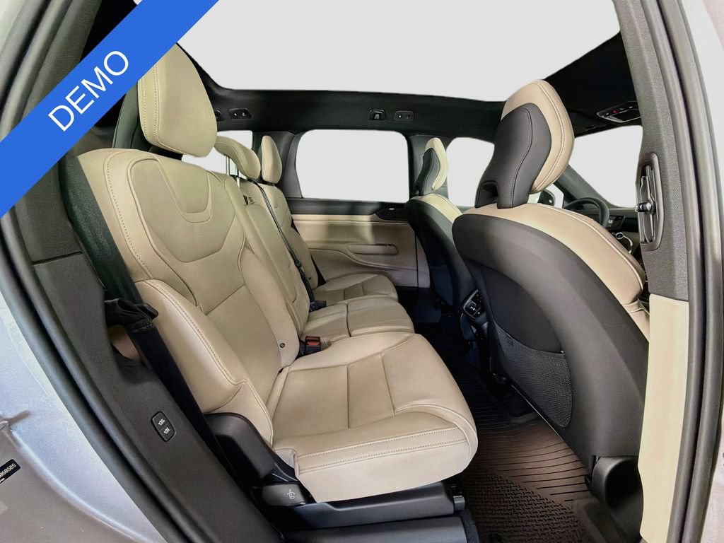 Used 2026 Volvo EX90 Plus RWD image 28