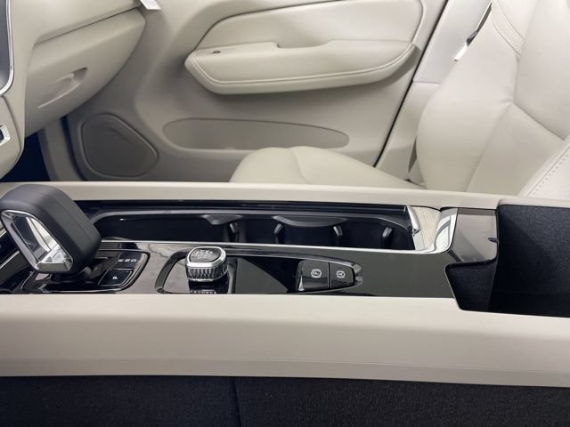 Certified 2025 Volvo XC60 T8 Plus w/ Protection Package AWD/4WD image 18