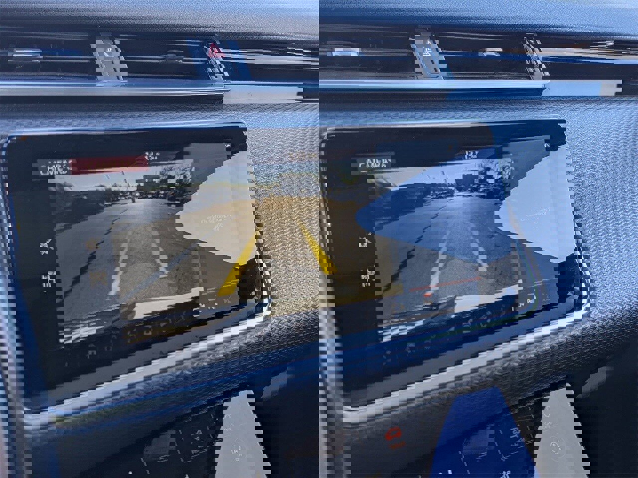 Used 2018 Land Rover Range Rover Velar R-Dynamic SE image 33