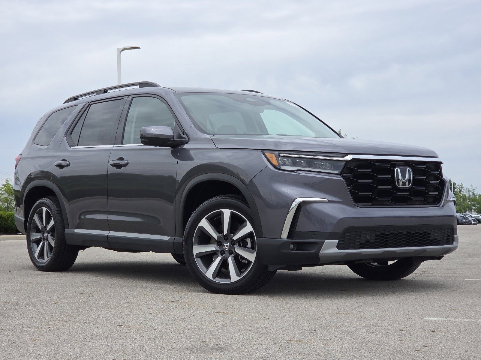 Used 2024 Honda Pilot Touring image 2
