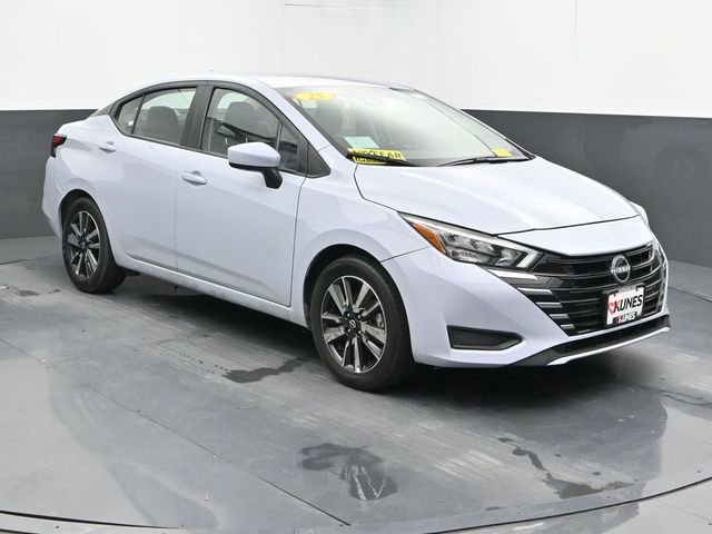 Used 2025 Nissan Versa SV image 2