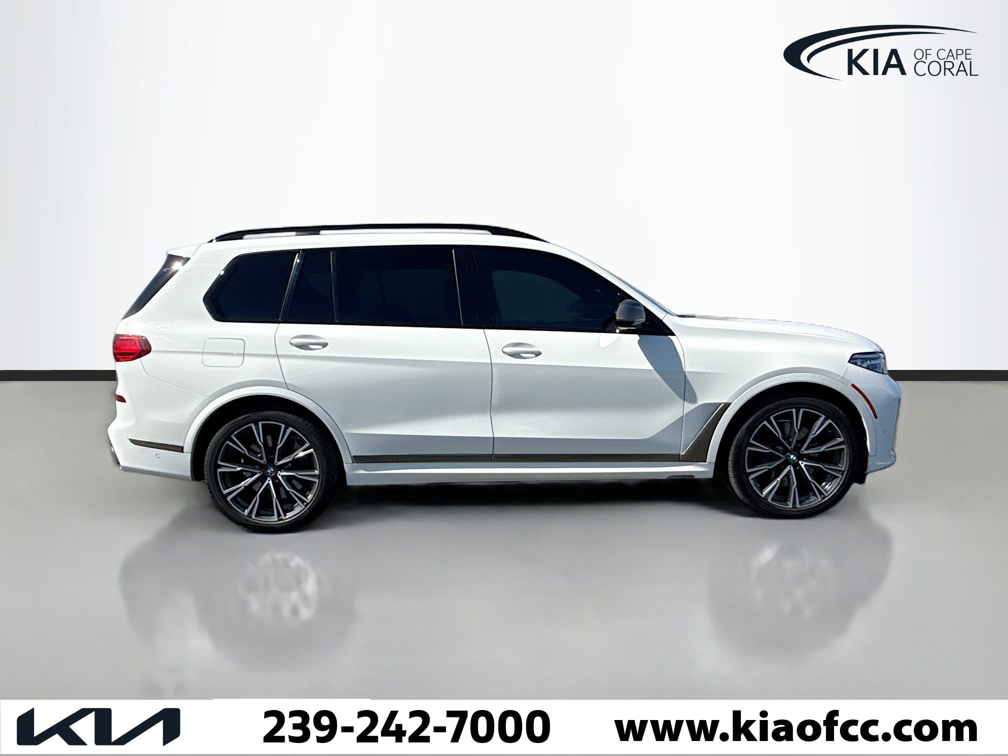Used 2020 BMW X7 M50i w/ Executive Package image 6