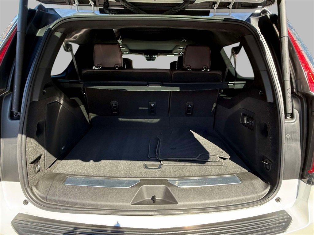 Used 2024 Cadillac Escalade ESV Sport Platinum w/ LPO, ONYX Package image 18