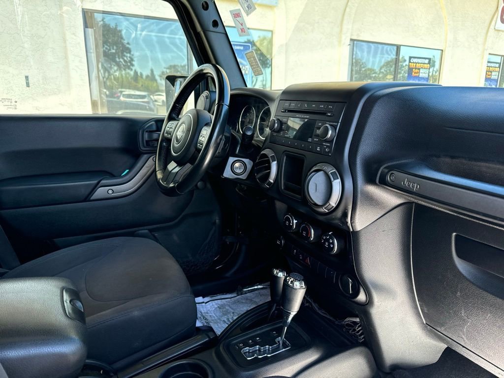 Used 2017 Jeep Wrangler Unlimited Sport w/ Connectivity Group AWD/4WD image 19