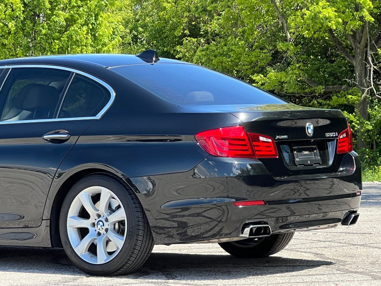 Used 2013 BMW 550i xDrive Sedan AWD/4WD image 10