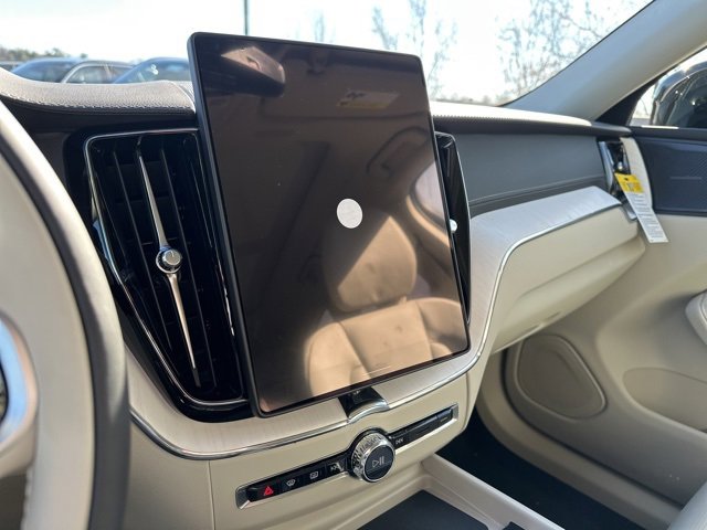 New 2026 Volvo XC60 B5 Ultra w/ Climate Package image 15