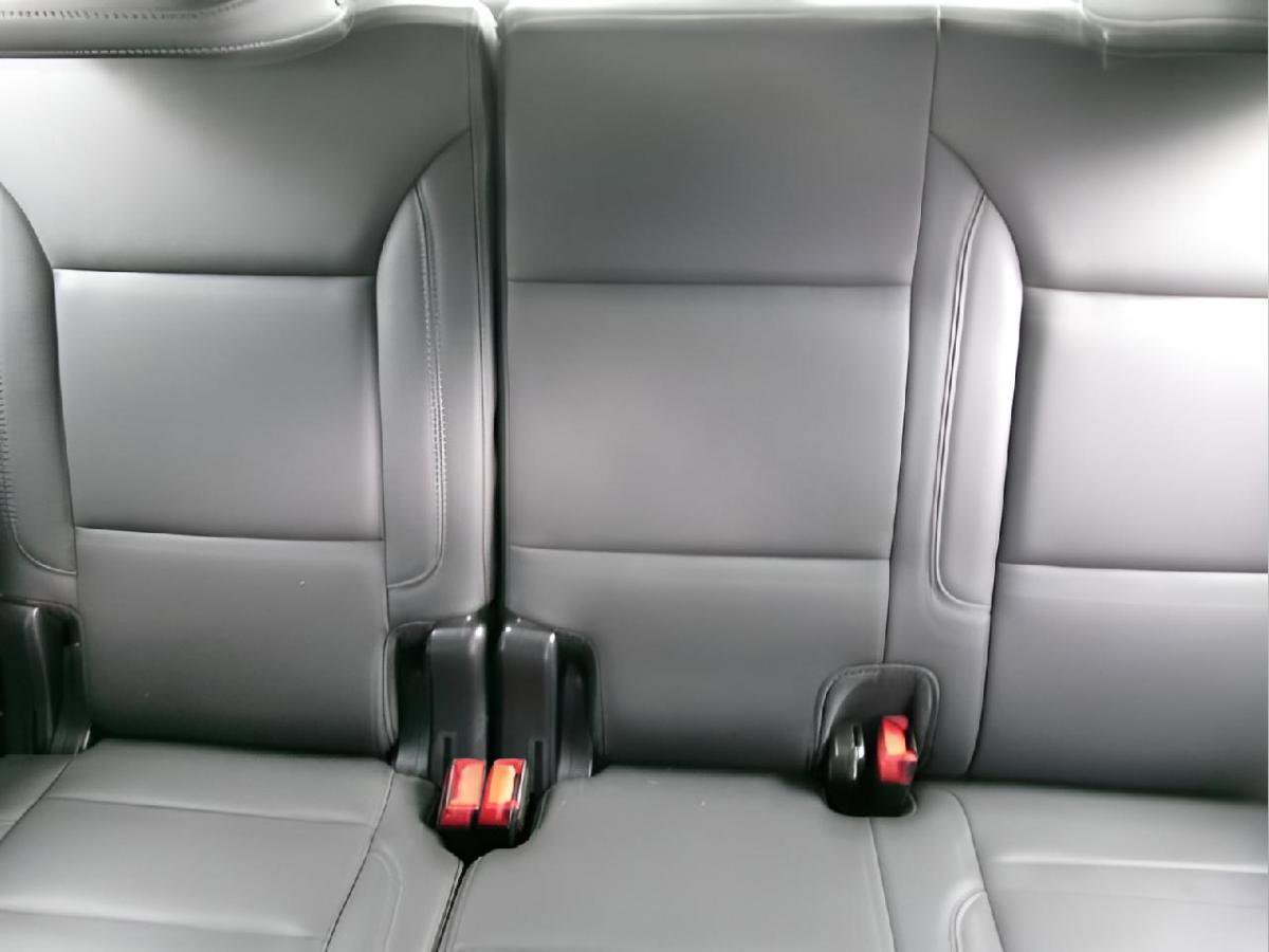 Used 2025 Chevrolet Suburban Z71 AWD/4WD image 11