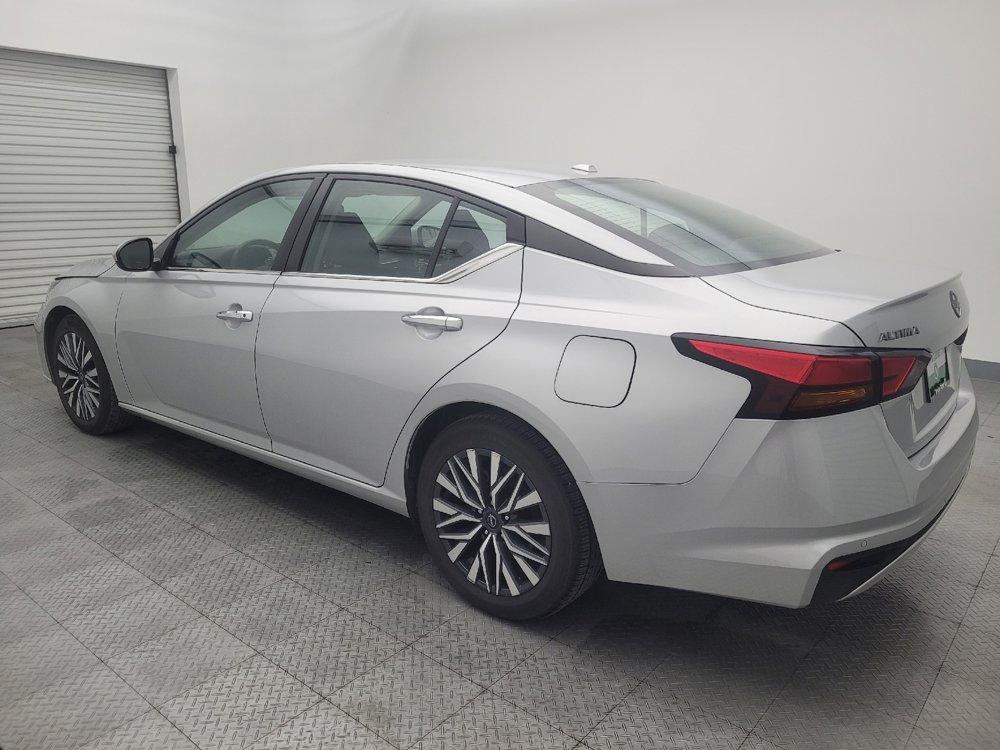 Used 2023 Nissan Altima 2.5 SV image 3
