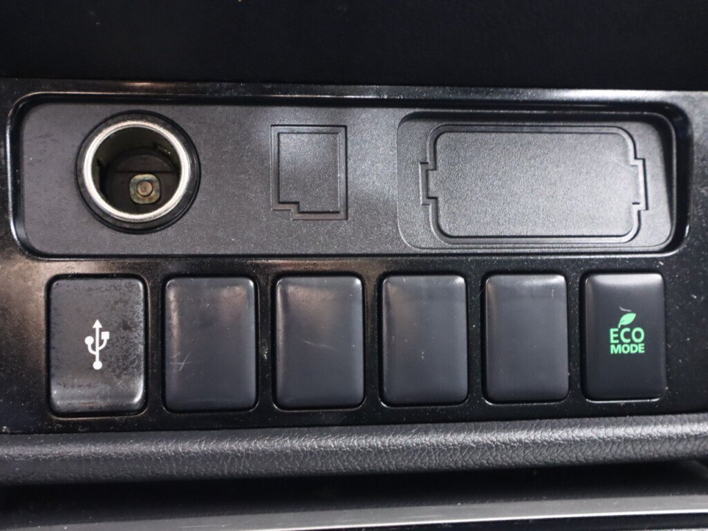 Used 2020 Mitsubishi Outlander ES AWD/4WD image 23
