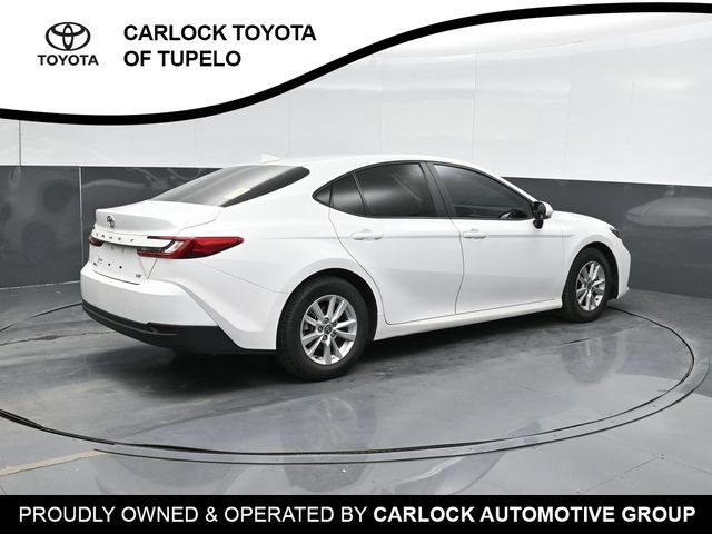 Used 2025 Toyota Camry SE FWD image 3