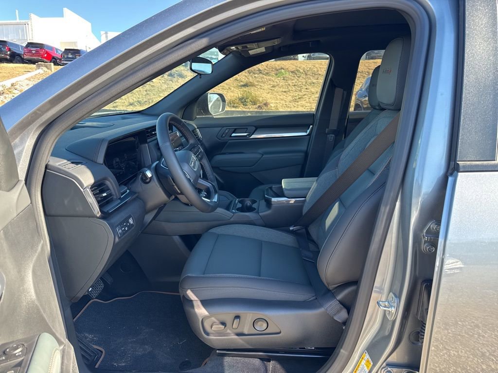 New 2026 GMC Terrain AT4 w/ LPO, Black Badging Package image 17