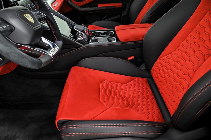 Used 2021 Lamborghini Urus AWD/4WD image 17
