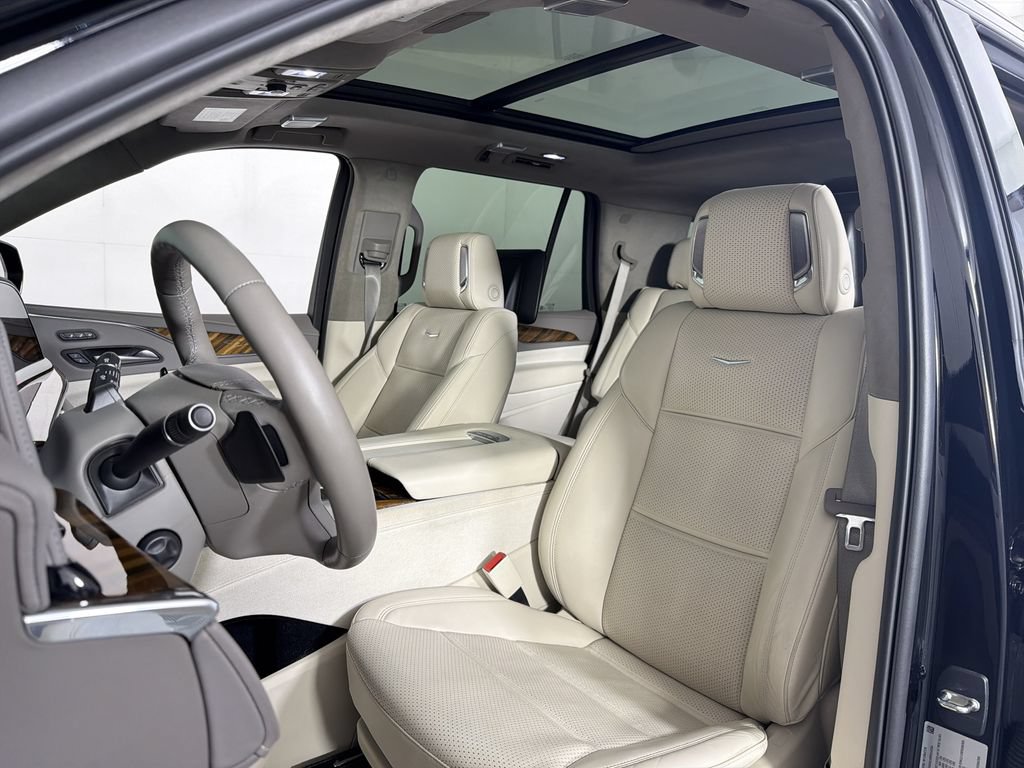 Used 2024 Cadillac Escalade Sport Platinum AWD/4WD image 5